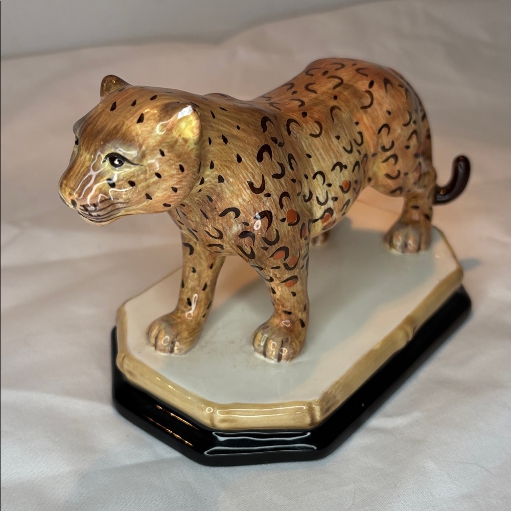 Vintage 1990s Raymond Waites Empire Ceramic Leopard Bookend/Figurine